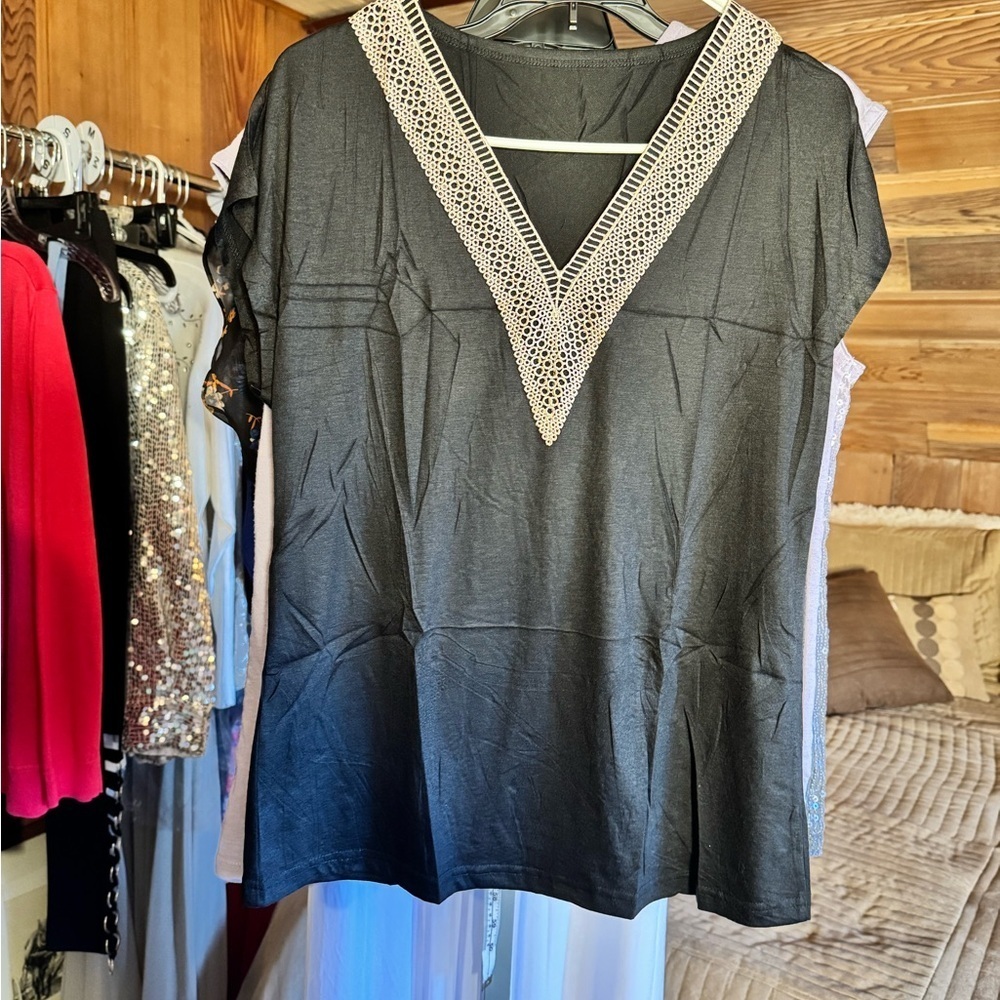 Black V-Neck Blouse with Beige Crochet Trim – Size M - Picture 3 of 7
